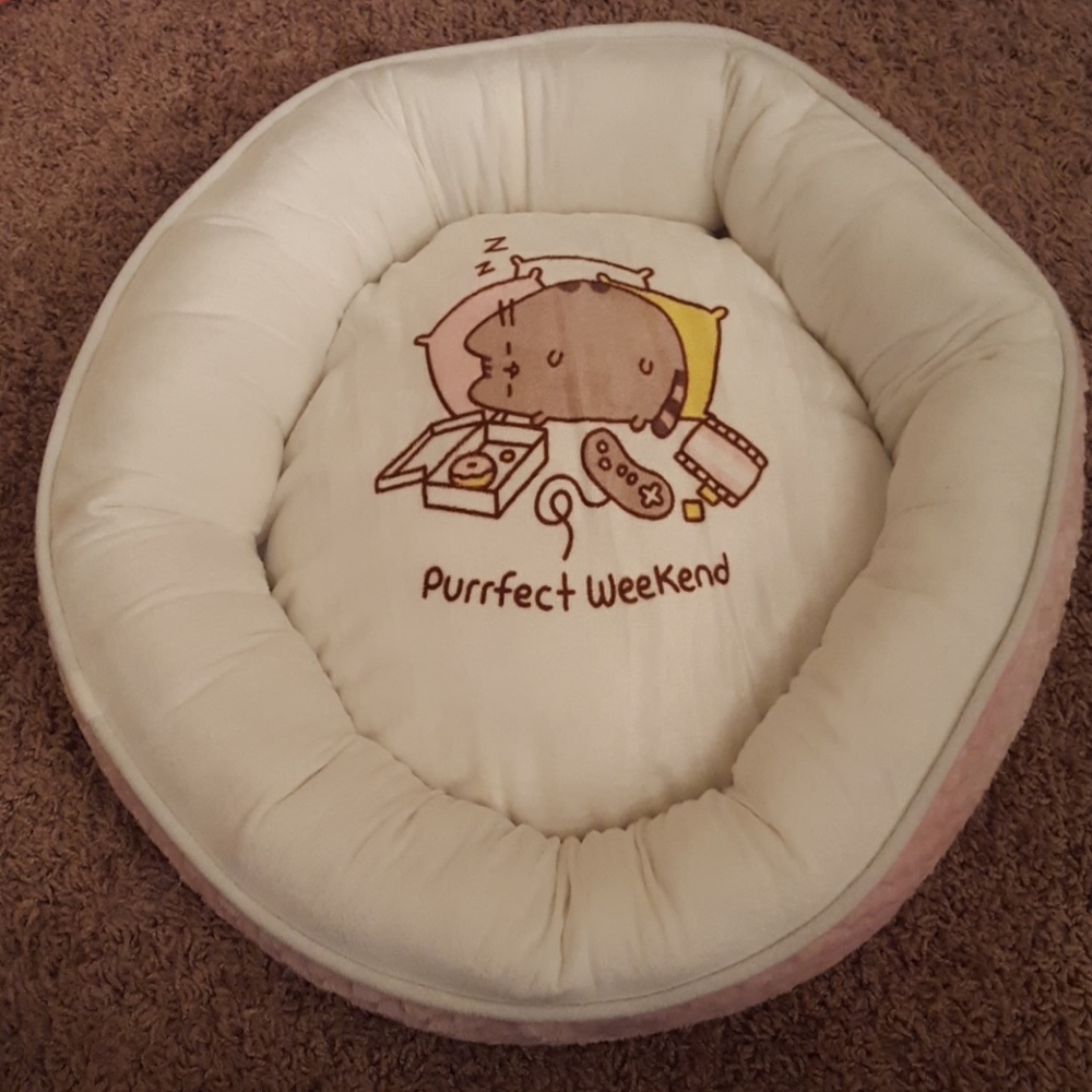 Pusheen Purrfect Weekend Pet Bed